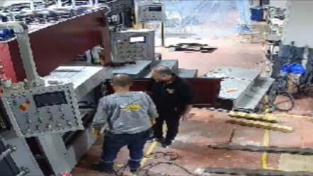 Pres makinesine sıkışmıştı: Fabrika sahibinin feci ölümü saniye saniye kameralarda - gundem