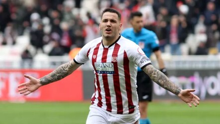 Süper Lig'in yıldızı Rey Manaj'ın talipleri artıyor! Yönetimin teklifleri değerlendirdiği açıklandı - haberler