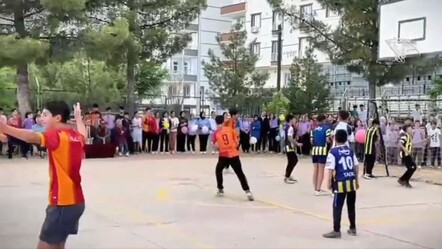 Şanlurfa'da sürpriz derbi! Fenerbahçe ve Galatasaraylı öğrenciler sahaya çıktı - spor