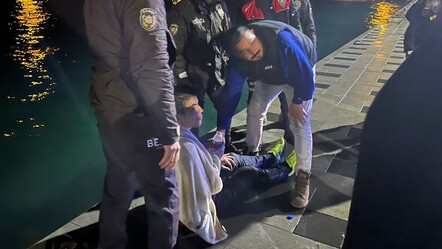 Sinop’ta bisikletiyle denize atlayan genci çevredekiler kurtardı - gundem