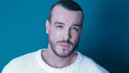 Cem Adrian konserinde duygu dolu anlar! Gazze için türkü söylerken gözyaşlarına hakim olamadı - dunya