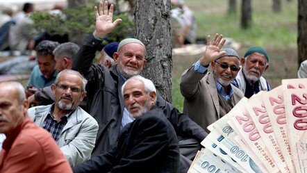 Emekliye temmuzda ne kadar zam yapılacak? Masada 3 farklı zam formülü var  - ekonomi