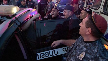 Ermenistan'ın başkenti Erivan'daki eylemlere polis müdahalesi - dunya