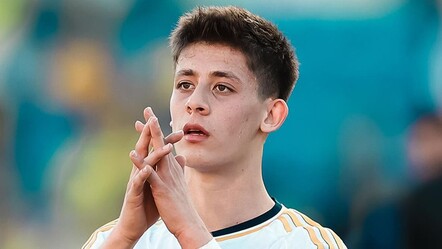 Arda Güler ve Duru Nayman çiftinden mutluluk pozu! Sosyal medya yıkıldı - magazin