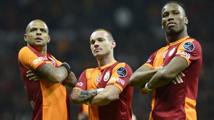 Derbiye sürpriz konuk! Efsane futbolcu Galatasaray taraftarlarını selamlayacak - haberler