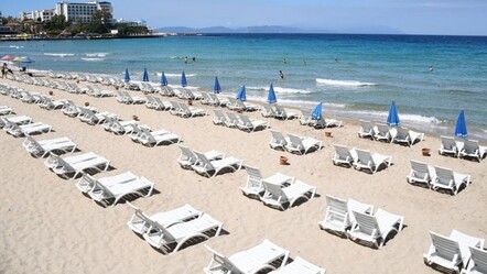 Kuşadası'nda flaş karar! Halk plajlarında artık şemsiye ve şezlonglar ücretsiz - ekonomi