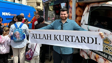 Bu da 'Allah kurtardı' lokması! Sevgilisi terk etti, pankartıyla sokaklara düştü - guncel