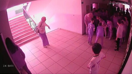 Okul müdürü Heimlich manevrasıyla öğrencisi kurtardı! İşte o anlar - gundem