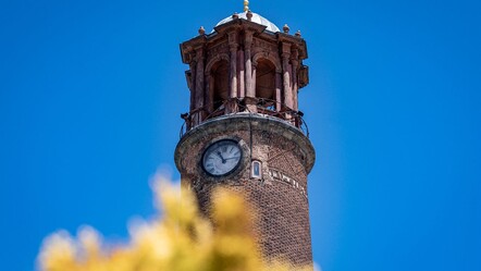 900 yıllık minarenin 143 yaşındaki saati! 1841'den beri Erzurumlulara zamanı gösteriyor! - kultur-sanat