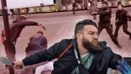 Almanya'da aşırı sağcı gösteride korku dolu anlar! Bıçakla önüne gelene saldırdı - dunya