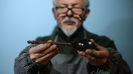 Boğa boynuzundan Osmanlı saray mutfağının hoşaf kaşıklarını üretiyor! - yasam