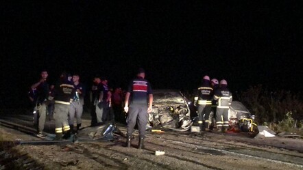 Hatalı sollama zincirleme kazaya neden oldu: 3 ölü, 4 yaralı - gundem