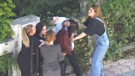 Elazığ'da sokak ortasında kız kavgası! Bu kez erkekler izledi - gundem