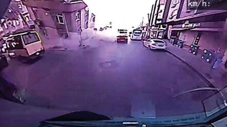Küçükçekmece'deki binanın çökme anı İETT otobüsünün iç kamerasıyla görüntülendi - guncel
