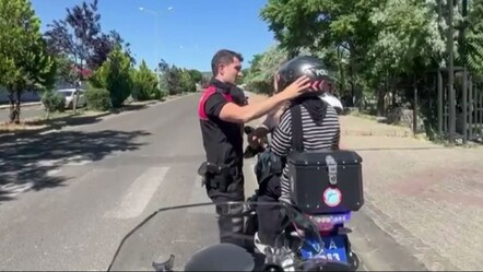 LGS sınavına hazırlanan öğrenci kimliğini unutunca yardımına Yunus polisleri koştu - guncel
