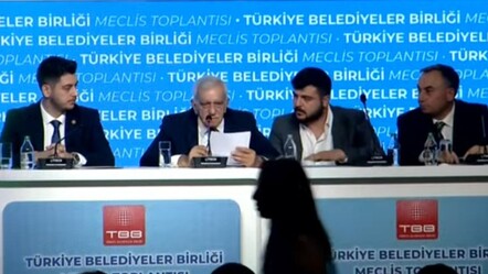 Belediyeler Birliği'nde gergin seçim! Ahmet Türk'ün konuşması sırasında olay çıktı - magazin