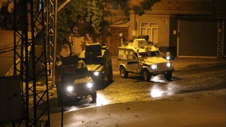 Hakkari'de ortalık karıştı! Polise saldırdılar, gözaltılar var - gundem