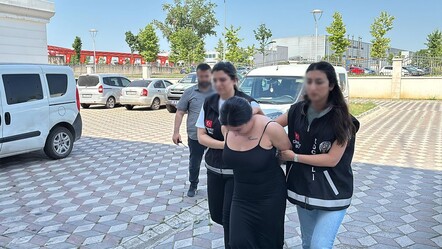 Kadın maganda genç kızlara dehşeti yaşattı: Birini evde, diğerini sokakta darp etti - gundem