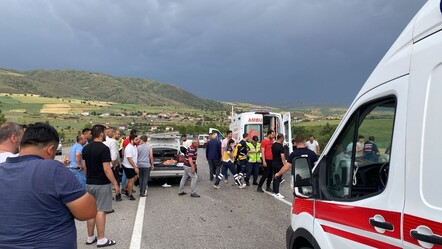 Bayram trafiğinde zincirleme kaza! Ankara'da 3 araç birbirine girdi, çok sayıda yaralı var - gundem