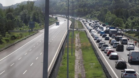 Tatilciler yola çıktı! TEM'de trafik kilit, kaza yapan araçlar var... - gundem
