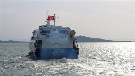 Vizesiz Midilli Adası'na geçmek isteyenler feribotlara koştu - ekonomi