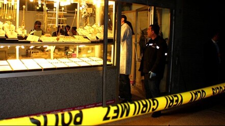 Bayram sabahı 500 bin TL'lik altın vurgunu! Herkes kurban keserken onlar kuyumcuyu soydu - ekonomi