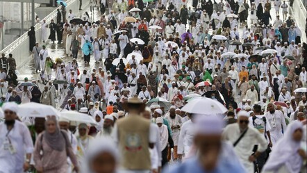 Kutsal topraklarda hacı adayları sağanak sürprizi yaşadı - dunya