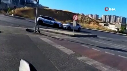 İstanbul'da feci kaza! Korsan taksi trafik polisine çarptı, çok sayıda yaralı var - gundem