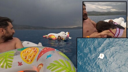 Salda Gölü'nde can pazarı! Küçük kızın bindiği şişme at sürüklendi... - 3-sayfa