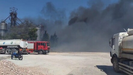 Bursa'da geri dönüşüm deposunda çıkan yangın yerine itfaiye ekipleri sevk edildi - gundem