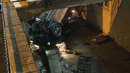 Sürücü tartışırken sinirlendi, otomobil takla atarak uçtu - gundem