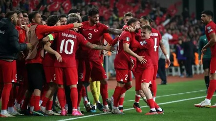 A Milli Takım'ın kaptanı Hakan Çalhanoğlu eleştirilere cevap verdi! Gözyaşlarını zor tuttu - gundem