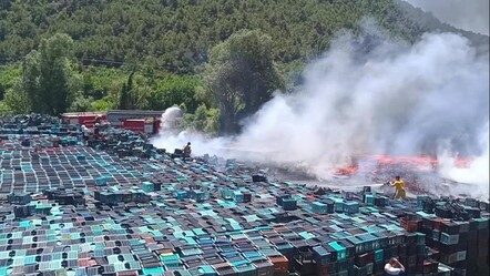 Amasya'daki dumanları orman yangını zannedenler plastik kasaları görünce şaşkına çevirdi - gundem