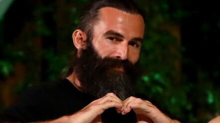 Yastık savaşı turnuvasına katılan Turabi Çamkıran dalga konusu oldu - magazin