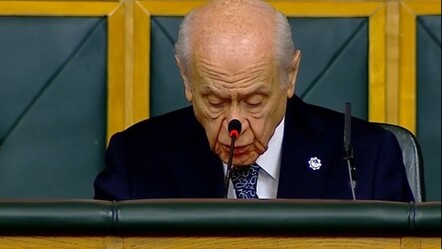 Devlet Bahçeli'nin MHP grup toplantısında oturarak konuşması vatandaşın dikkatini çekti - politika