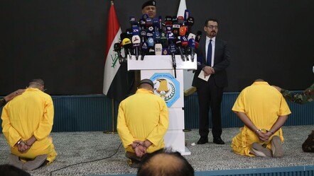 Irak'taki yangınların ardından PKK'lı teröristler çıktı! Elleri kelepçeli halde toplantıya getirildiler - guncel