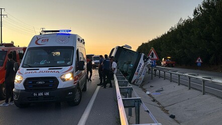 Uşak'ta yolcu otobüsü devrildi, çok sayıda yaralı var - gundem