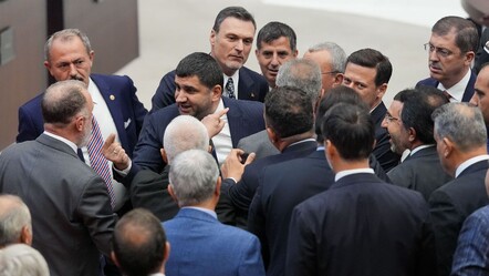 AK Parti ve DEM Parti vekilleri karşı karşıya geldi! Bekir Bozdağ birleşime ara verdi - dunya