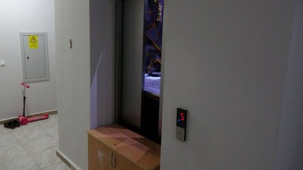 Asansör hareket etti, kabinle duvar arasında feci şekilde can verdi - dunya