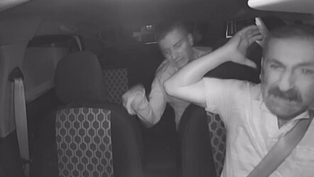 İzmir'de taksiciye taşla saldırarak kafasını yaran zanlının cezası belli oldu - gundem