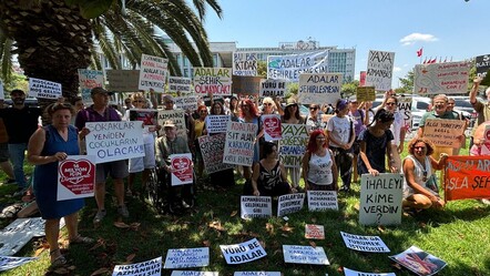 İBB binası önünde Adalılardan