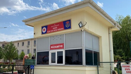 Tel örgüleri kesip girdiler! Elazığ'da cezaevi basıp mahkumu yaraladılar - dunya
