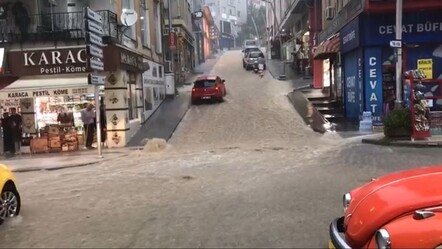 Meteoroloji uyarmıştı... 5 ili sağanak yağış vurdu! Ev ve iş yerlerini su bastı - gundem