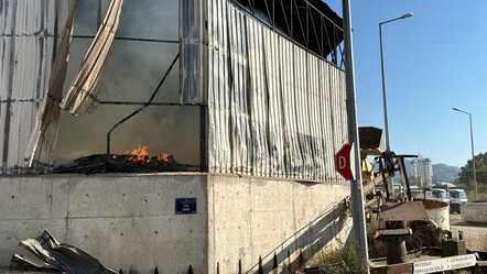 Aydın'da geri dönüşüm fabrikası deposunda yangın! Ekipler olay yerinde - haberler