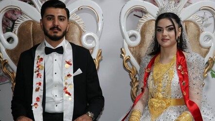 Van'daki Küresünniler aşireti düğününde geline 3 kilo altın ve 4 milyon TL takıldı - gundem