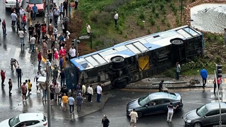 Ankara'da belediye otobüsü devrildi! Yaralılar var - gundem