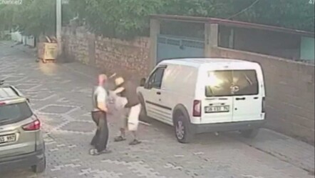 Bayat ekmek yüzünden yaşlı adama dehşeti yaşattı! Önünü kesti sopayla acımasızca darbetti - gundem
