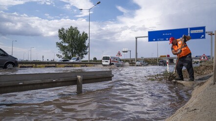 Sağanak bir anda vurdu! Ankara-Konya karayolu ulaşıma kapandı - gundem