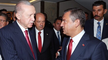 Kıbrıs zirvesinde dikkat çeken görüşme! Özgür Özel, Cumhurbaşkanı Erdoğan ile yaşananları anlattı - gundem