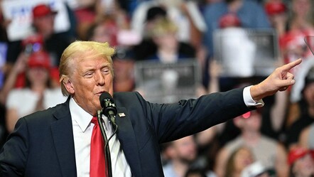 Trump suikast sonrası ilk mitingine çıktı: Demokrasi için kurşun yedim - dunya